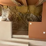Escapade Troglodyte *
