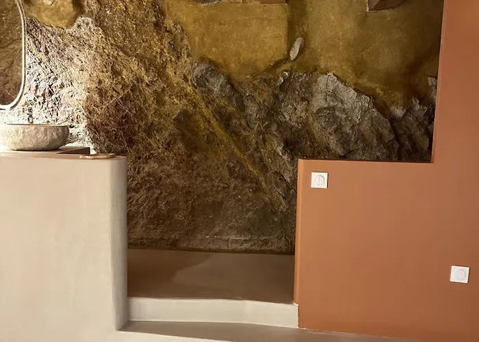 Escapade Troglodyte *